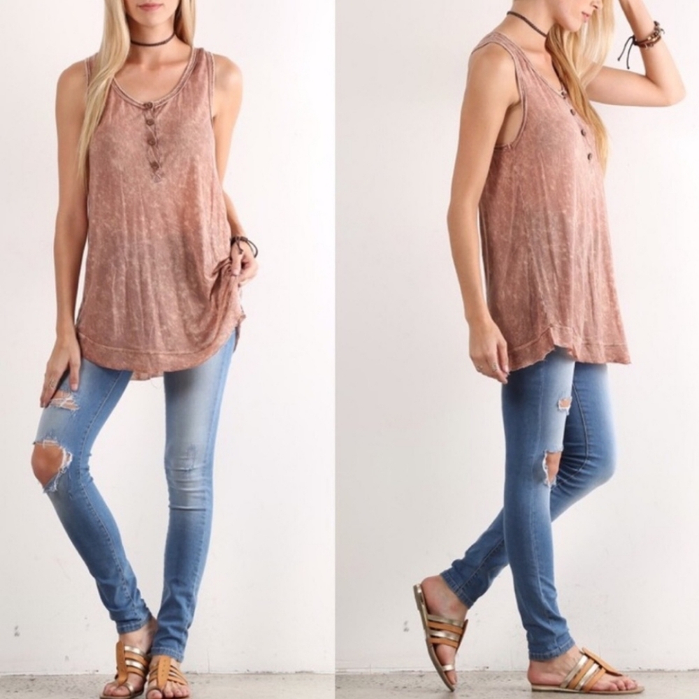 NWT! Aubree Button Front Tank